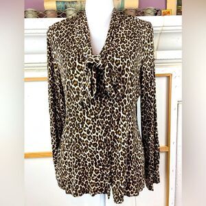 Charter Club tie neck leopard print stretch blouse w/amazing buttons🐆